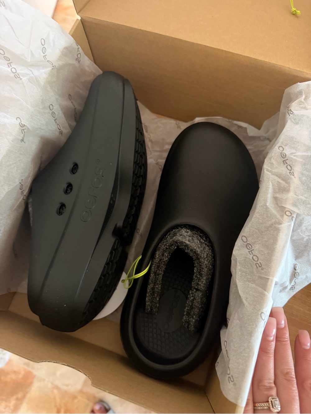 OOFOS Black Slip-On Clogs